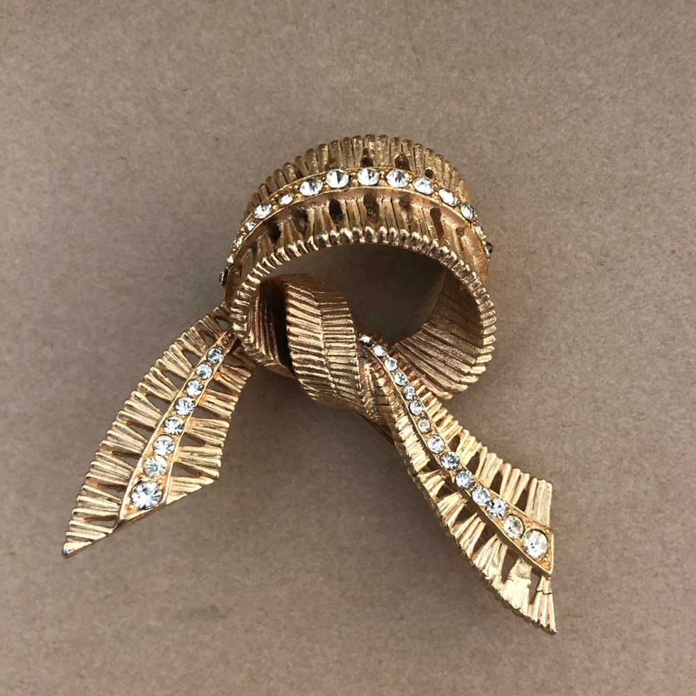 Vintage Rhinestone Goldtone Ribbon Brooch
